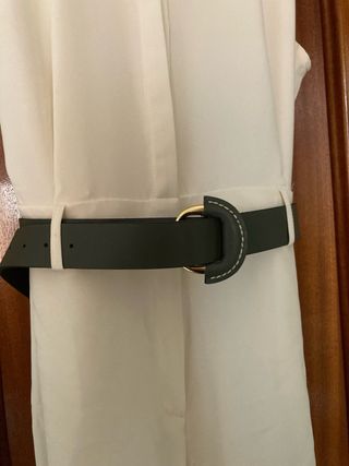 Mono Zara blanco roto con cinturón