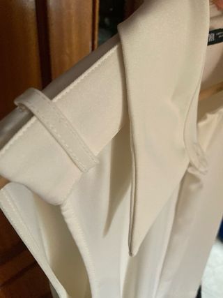 Mono Zara blanco roto con cinturón
