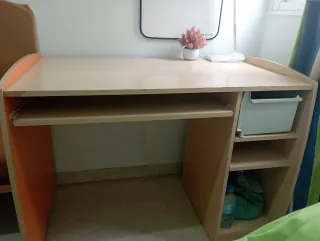 Mesa de estudio de madera