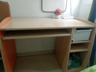 Mesa de estudio de madera