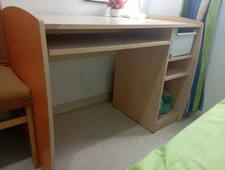 Mesa de estudio de madera