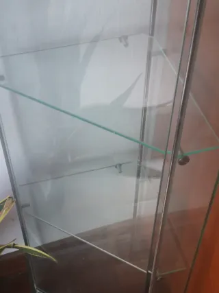 Vitrina de cristal con llave y luz