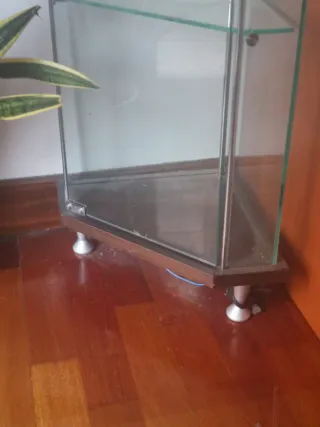 Vitrina de cristal con llave y luz