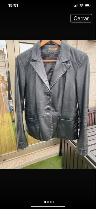 Chaqueta de piel negra