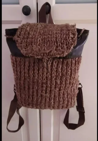 Bolso Mochila Negro y Marrón