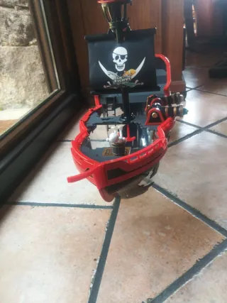 Barco Pirata de Juguete con Figuritas articuladas