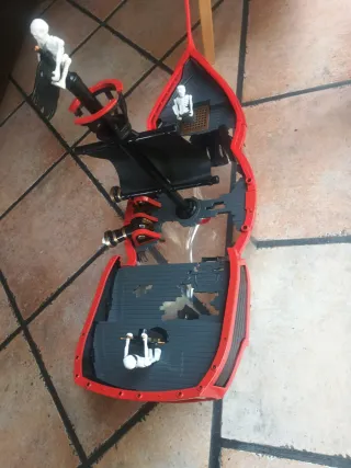 Barco Pirata de Juguete con Figuritas articuladas