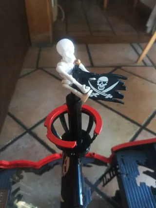 Barco Pirata de Juguete con Figuritas articuladas