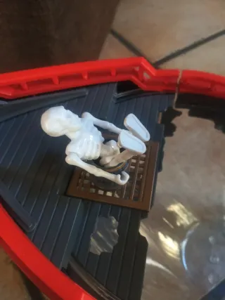 Barco Pirata de Juguete con Figuritas articuladas