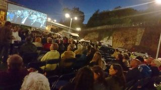 Equipo Cine Exterior Pantalla Panorámica y Sillas