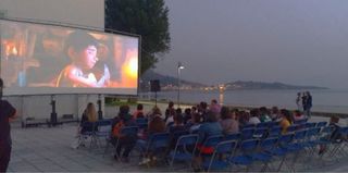 Equipo Cine Exterior Pantalla Panorámica y Sillas