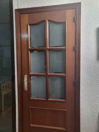 3 Puertas de madera con cristalera