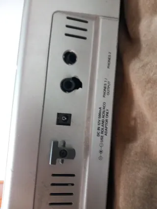 Teclado Roland EM-15 de 60 teclas + 80 efectos