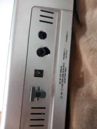 Teclado Roland EM-15 de 60 teclas + 80 efectos