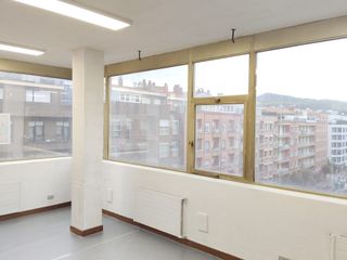 Oficina Bilbao, junto al Puente de Deusto