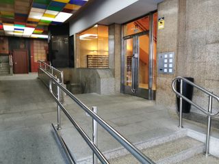 Oficina Bilbao, junto al Puente de Deusto