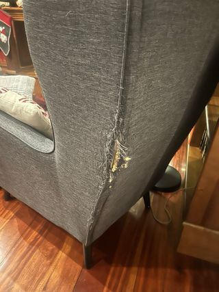 Dos sillones orejeros de tela y madera