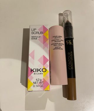 Kiko Milano Lip Scrub y Lápiz Contorno