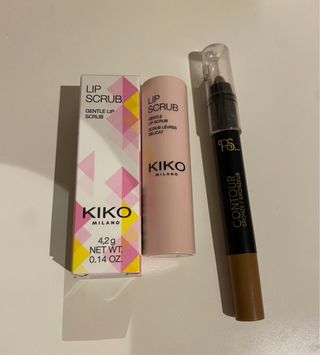 Kiko Milano Lip Scrub y Lápiz Contorno
