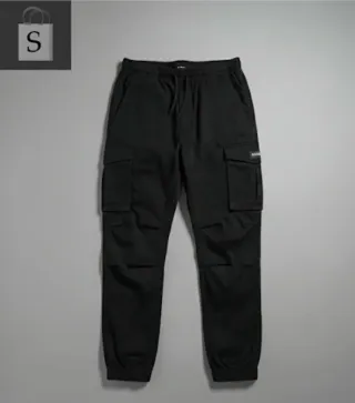 Pantalones cargo blancos y negros