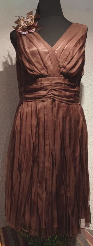 Vestido fiesta seda gasa marrón plisado