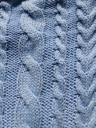 Jersey azul celeste trenzado( color precioso).