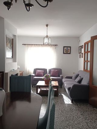 SE ALQUILA CASA EN EL PUEBLO