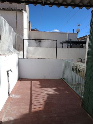 SE ALQUILA CASA EN EL PUEBLO