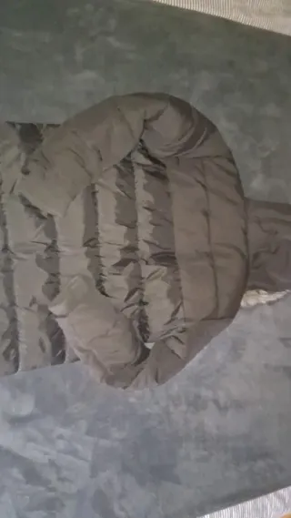 Abrigo McKenzie Negro con Capucha y Pelo,negociabl