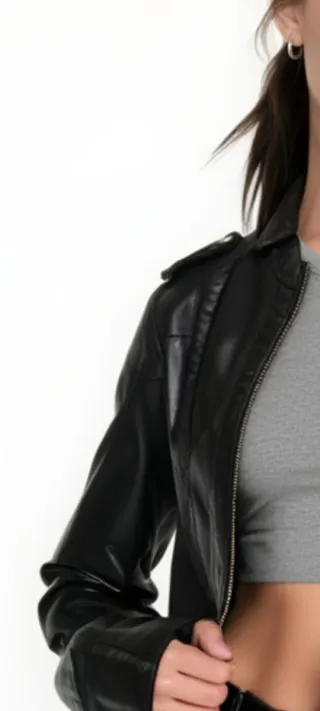 Chaqueta de cuero negra poco uso ,