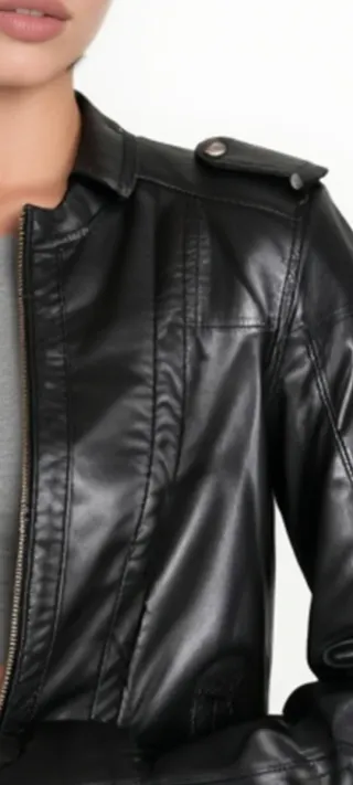 Chaqueta de cuero negra poco uso ,