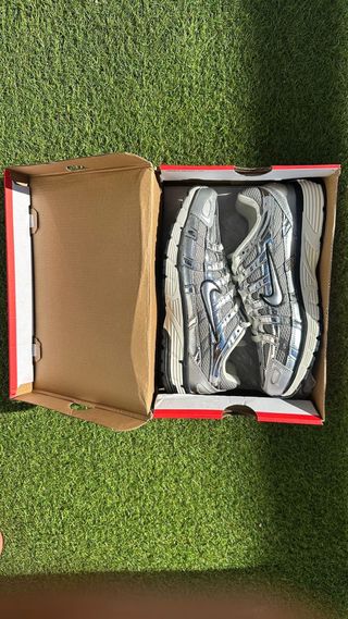 Nike P-6000 Plata y Blanco