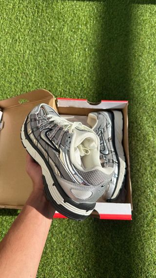 Nike P-6000 Plata y Blanco