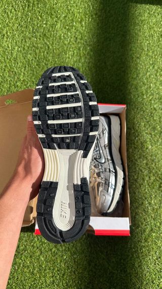 Nike P-6000 Plata y Blanco