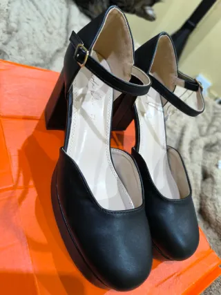 Zapatos Piccola Piu Negros de tacón ancho