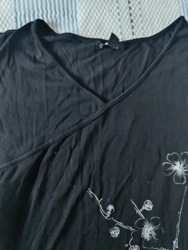 Vestido negro largo con estampado floral