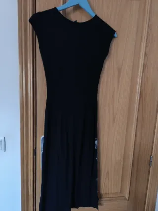 Vestido negro largo con estampado floral