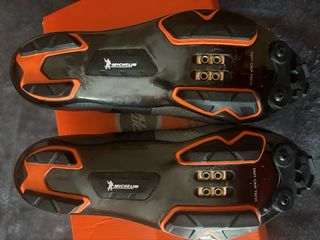 ZAPATILLAS DMT KM1  USADAS UNA VEZ ERROR TALLA