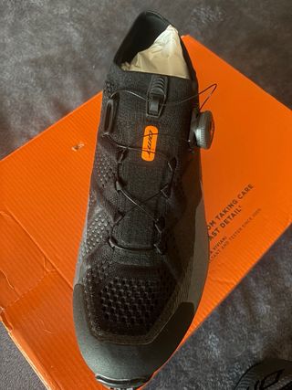 ZAPATILLAS DMT KM1  USADAS UNA VEZ ERROR TALLA