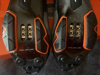 ZAPATILLAS DMT KM1  USADAS UNA VEZ ERROR TALLA