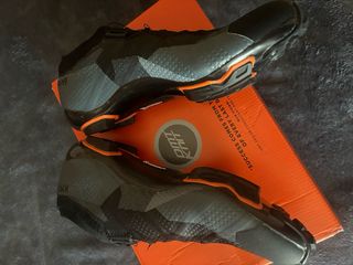 ZAPATILLAS DMT KM1  USADAS UNA VEZ ERROR TALLA