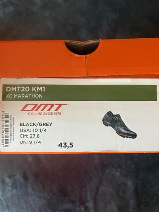 ZAPATILLAS DMT KM1  USADAS UNA VEZ ERROR TALLA