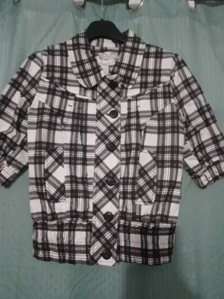 Chaqueta a cuadros corta