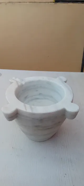 Mortero de mármol grande como nuevo