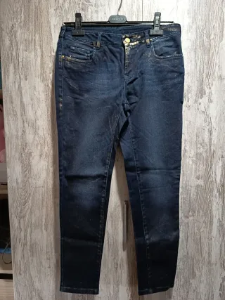 Se vende pantalones vaqueros