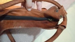 Bolso de cuero marrón