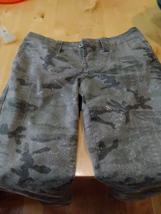 Pantalones vaqueros camuflaje con brillo