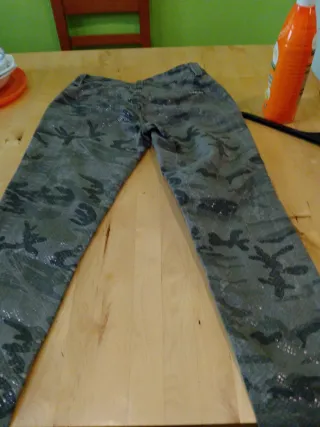 Pantalones vaqueros camuflaje con brillo