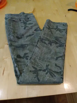 Pantalones vaqueros camuflaje con brillo