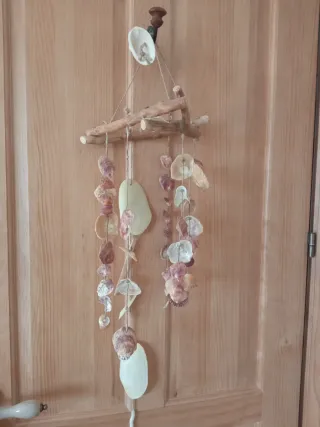 Colgante artesanal conchas y madera